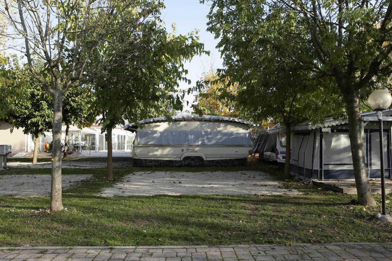 Camping Da Giovanni เปสเคียรา เดล การ์ดา ภายนอก รูปภาพ